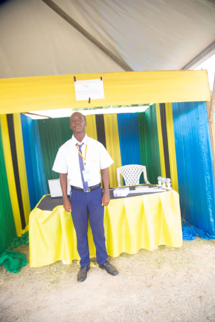 JacqueK00's tweet photo. Jackson Rwegasira(PCM)-Kibaha Sekondari,Mshindi wa tatu - Wanafunzi Shule za Sekondari.
#Makisatu2021
@wizara_elimuTz https://t.co/Ejj9Xng9Xk