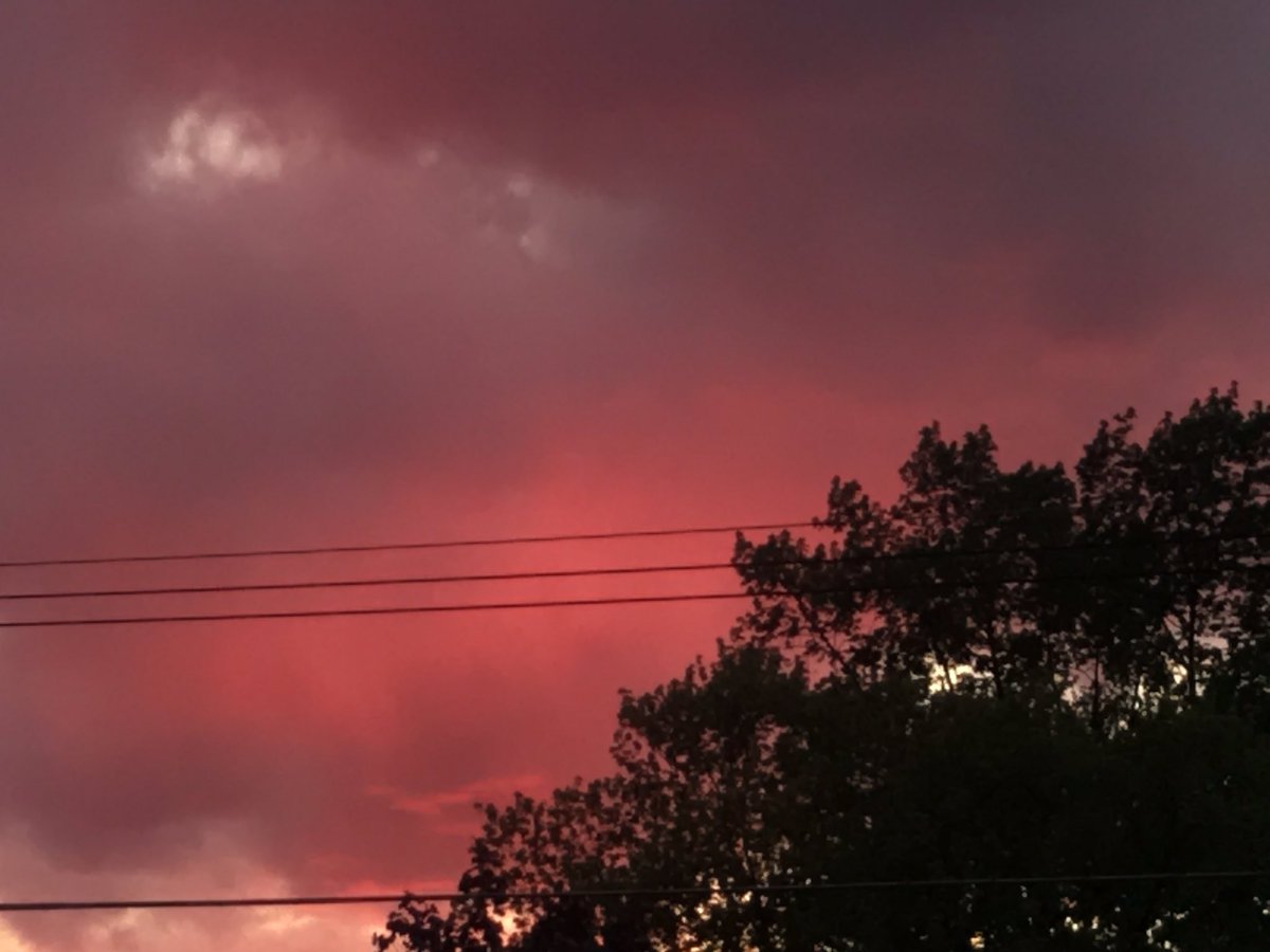 444Cin444's tweet photo. NW sky Michigan NOT NORMAL!!!!!! Hello!!!!!!!!!!!!!!!!!anyone?????? https://t.co/ndhfZJcihg