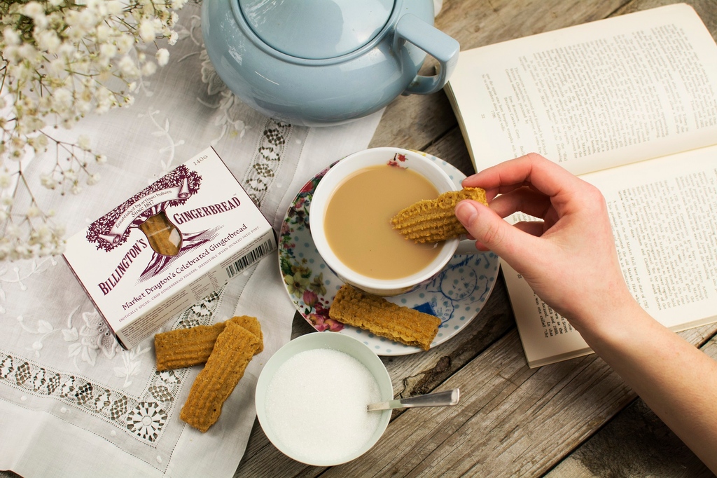 Today is #eatwhatyouwantday so of course we will be enjoying our delicious aromatic #billingtonsgingerbread with a perfect cup of hot tea!⁠
⁠
Hope everyone is having a wonderful day!⁠