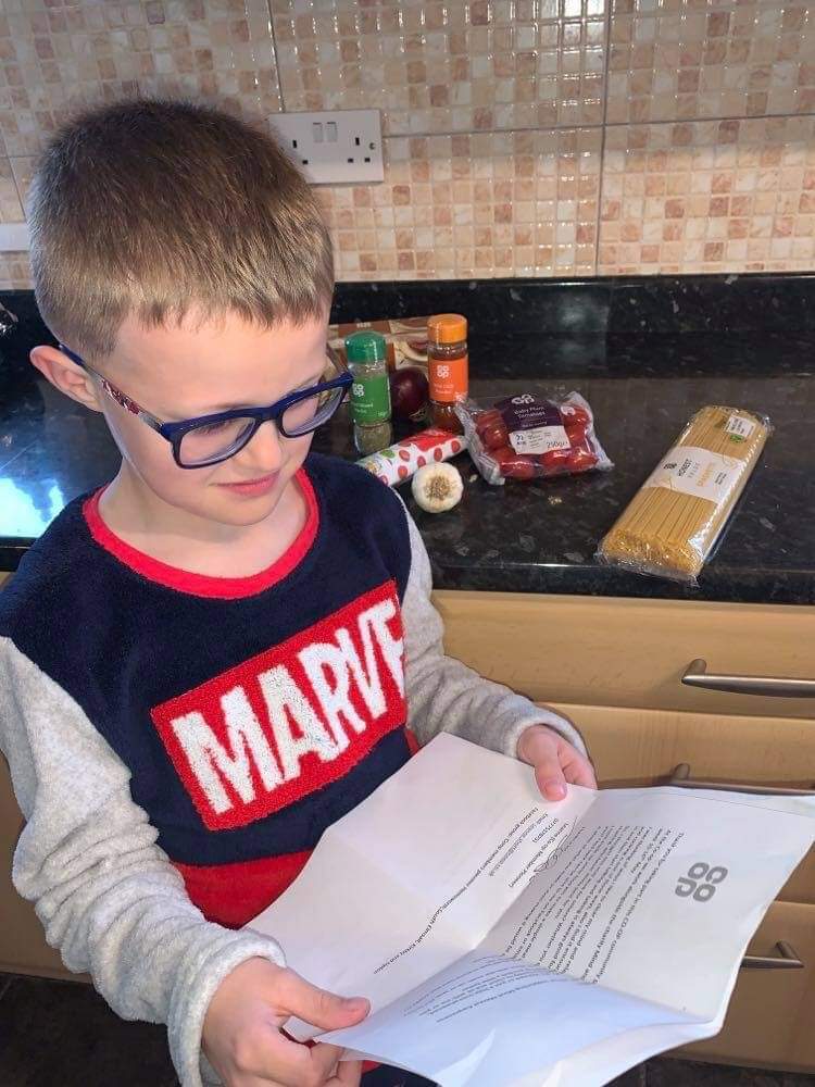 To support <a href="/MindCharity/">Mind</a> mental health awareness week, I handed out a few <a href="/coopuk/">Co-op</a> food packs to people in the community to see if 'cooking and chatting' helped them relax &amp; get talking 😀 #MentalHealthAwarenessWeek #mind #coopuk #cook #coopmemberpioneer