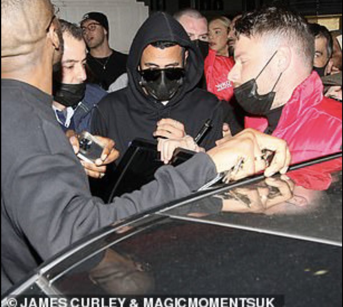 City_Xtra's tweet photo. Riyad Mahrez was ushered to safety on Monday evening after being accosted by a man while he was leaving popular Mayfair restaurant Novikov with his girlfriend Taylor Ward, prompting security guards and staff to move in.
￼
[via @MailOnline] https://t.co/Ux9Dcq3t7t