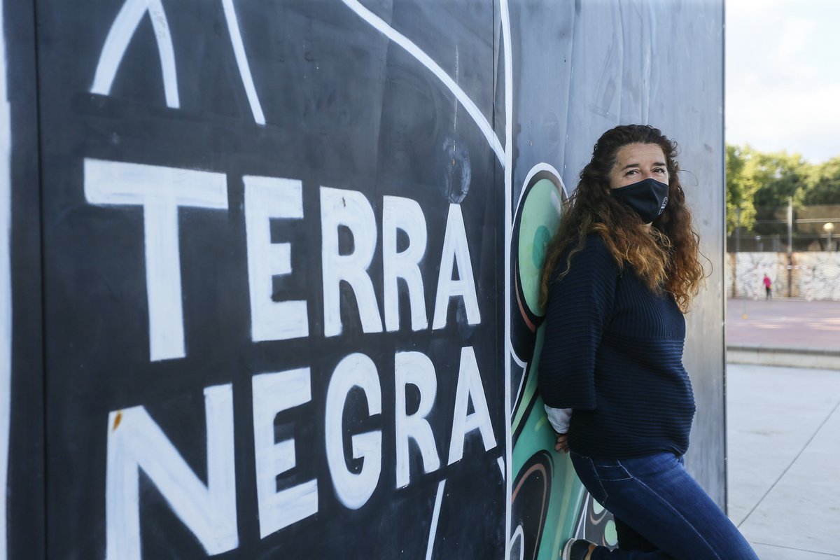 la_frontal's tweet photo. 😍💪🏽 Marisol Duque, una manera de viure que l'apassiona

👩🏽‍💻 Fundadora i directora tècnica del @TerraNegraFS 
⚽️ Jugadora més veterana del futbol sala català

🎥: https://t.co/bMQgXpCPqk

📝: https://t.co/UucjQNsaiU

📸: https://t.co/PWJ20Nnfw4
📸: https://t.co/M1hGNSLtcn

#LCFS https://t.co/EgSt1wmU7I