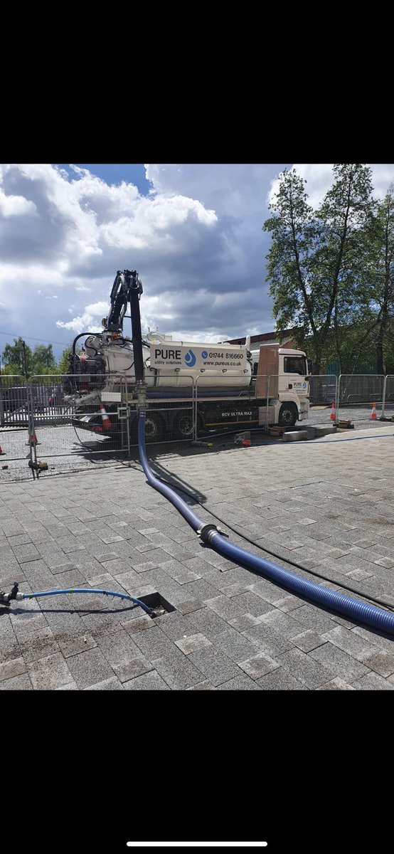 PureUtility's tweet photo. Please don’t hesitate to contact us for any Jetting or drawing off works - 01744 816660 / info@pureus.co.uk - Nationwide Engineers - 24 Hours a day - 7 Days a week https://t.co/Xsoy6ywlXk