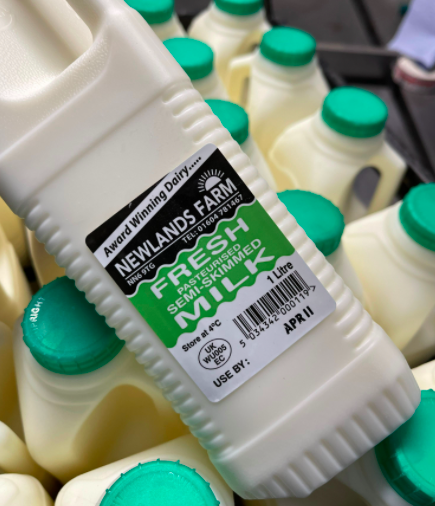 The milk we sell is from local cows 🐄. Who are happy and healthy and live in Hardwick, #Northampton at Newlands Farm. Milk is It's packed calcium, phosphorus, B vitamins, potassium and vitamin D. Plus, it's an excellent source of protein #shoplocal #freshisbest 🐮🥛