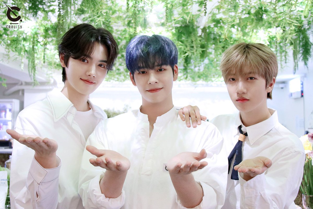 sellen_alert's tweet photo. [#CHAL_KAK]
HAPPY LUVITY DAY🎂💝
2021 SEASON’S GREETINGS
CAFE∙CRAVITY 촬영 현장 비하인드📸

#SERIM #ALLEN #세림 #앨런 #SELLEN #ริมแอล 
#CRAVITY #크래비티
#LUVITY #러비티
#CAFECRAVITY
#CHALKAK https://t.co/UgeVvwJzur