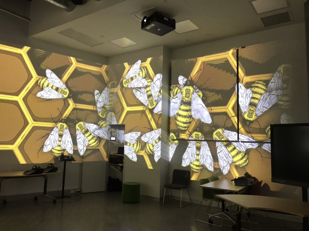 Some images of @GeelongTS Bees with Backpacks program using the state-of-the-art showcase area for a 360 degree immersive experience. 👏👏👏🐝 @GordonTAFE @DETVic #stemlearning #stemcareers #stemeducation