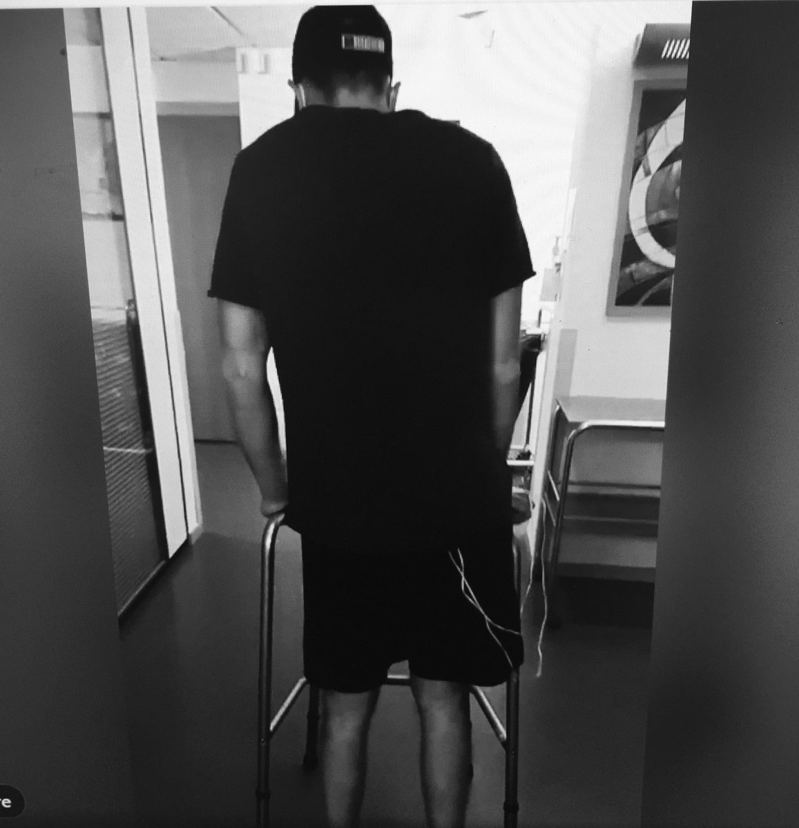 MarionDeverrier's tweet photo. Fierté #Hopitalsaintjean faire remarcher nos patients paraplégiques et optimiser la #Microneurostimulation #non-invasive #ambulatoire #connectée Bravo aux équipes et surtout à notre patient @UMIS @FEHAP_idf https://t.co/sy5J05qItX