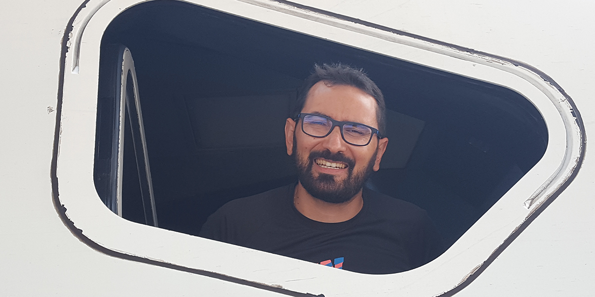 Vous êtes nombreux à lire les tweets de <a href="/wallygatore07/">Chris</a> mais connaissez-vous le son de sa voix ? Il raconte son premier trajet seul au commande d'un TGV dans Chacun sa voix sncf.com/fr/groupe/news…🧐👂