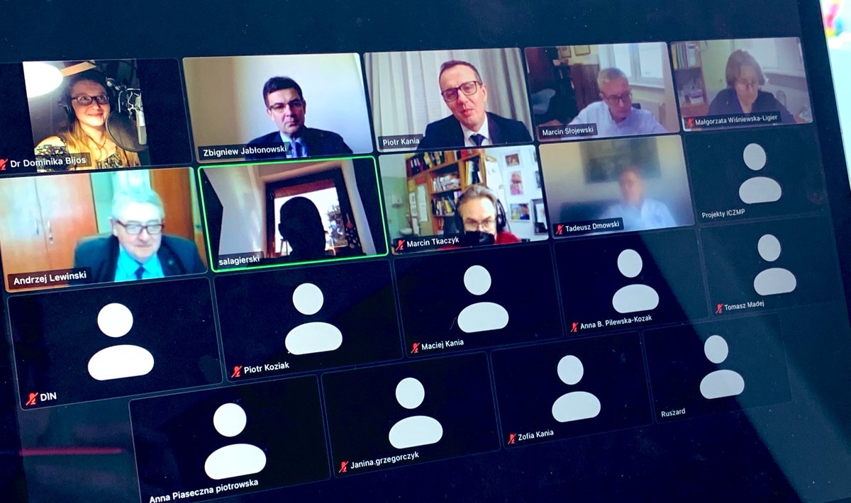 DBijos's tweet photo. My #urology surgeon friend @PiotrKaniapl has had his virtual public PhD defence about continence/ functional outcomes of prostate cancer surgery. Check out his publications (ultrasound) - Congratulations!  #UroSoMe #impact https://t.co/sD8je10Kkl