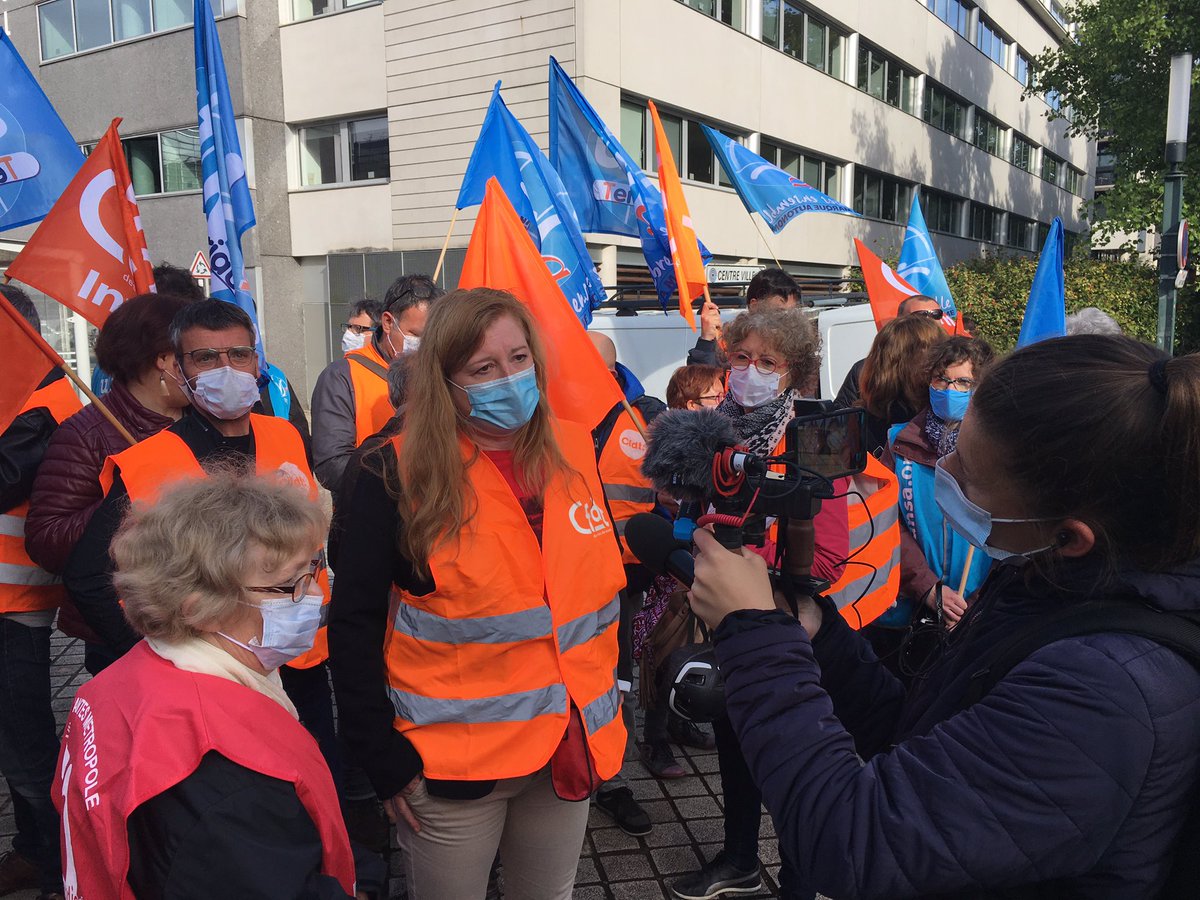 La section #cfdt #Nantes mobilisée et interviewée ce matin par <a href="/telenantesinfo/">Télénantes</a> pour peser sur les négociations sur le temps de travail mal engagées avec <a href="/NantesMetropole/">Nantes Métropole</a> !