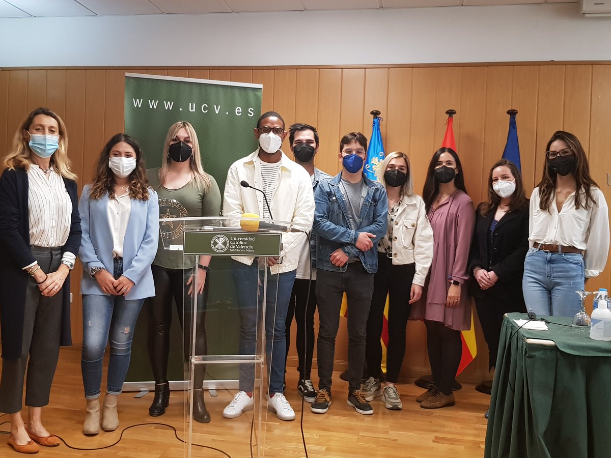 El pasado sábado nuestros alumnos tuvieron la sesión sobre "#Oratoria y formación de #portavoces" con <a href="/SpeechComunica/">Speech Comunica</a>. Practicaron la realización de discursos y ruedas de prensa en la sede de #SantaÚrsula. #Máster #Política #comunicación #marketing #compol #Valencia <a href="/UCV_svm/">Universidad Católica de Valencia</a>