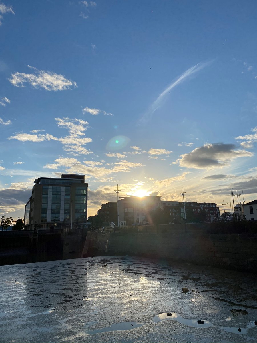 How are you spending your lunch breaks?
Within Hull there are several places to go to connect with nature for #mentalhealthawarenessweek

Try and look out for the unexpected, the changes in weather, a birdsong... Wherever you are, try to notice nature in a meaningful way for you!