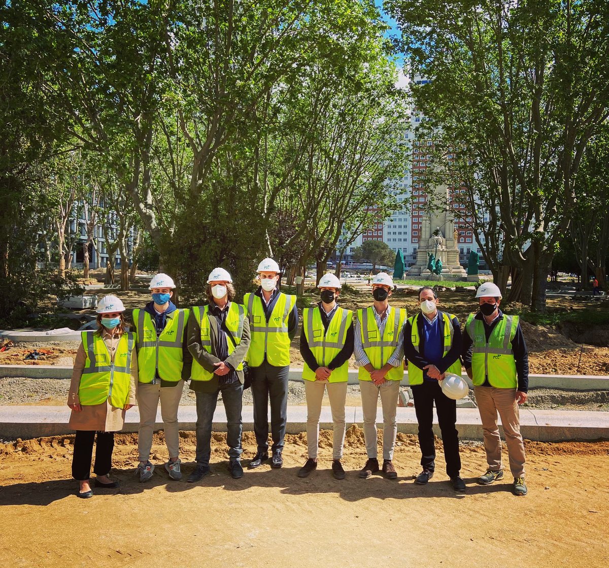 Los alumnos ganadores de “Innovation week” de la Universidad San Pablo CEU <a href="/uchceu/">Universidad CEU UCH</a> visitan el proyecto “Reforma Plaza España” (Madrid)🤝
<a href="/MADRID/">Ayuntamiento Madrid</a> <a href="/ConstruccionFcc/">FCC Construcción</a> <a href="/ComunidadMadrid/">Comunidad de Madrid</a> <a href="/EspanaGlobal/">España Global</a> #InnovationWeek #PlazaEspaña #Madrid #Construcción