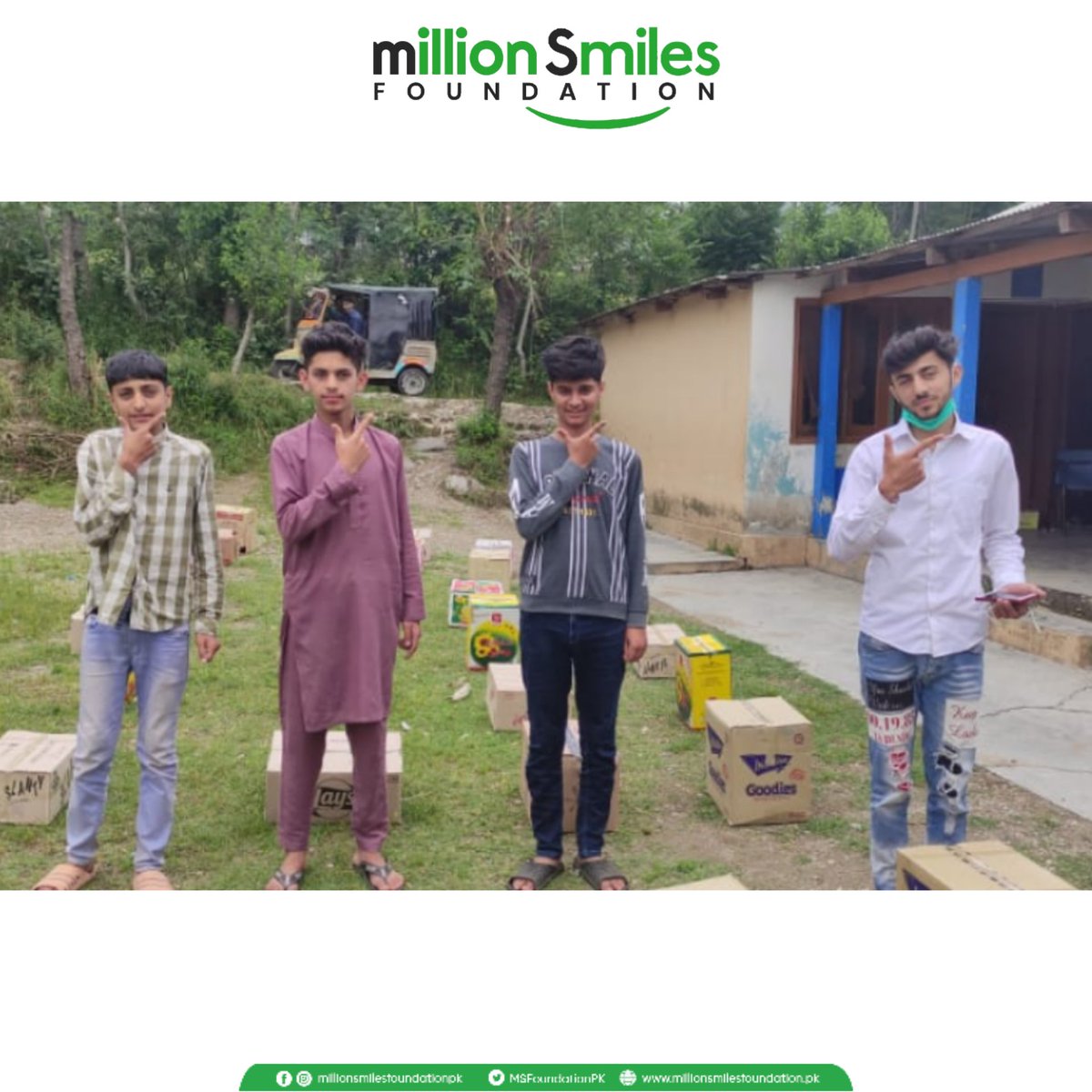 MSfoundationPK's tweet image. &quot;عیدی سب کے لیے&quot;

Our City Lead Muzaffarabad, Mr. Hammad Bashir arranged &quot;Eid Drive&quot; with team #Muzaffarabad on this special occasion of Eid al-Fitr to help our brothers and sisters in need. Team distributed 40 Eid bags among deserving families.

#EidDrive #SmilesForHumanity