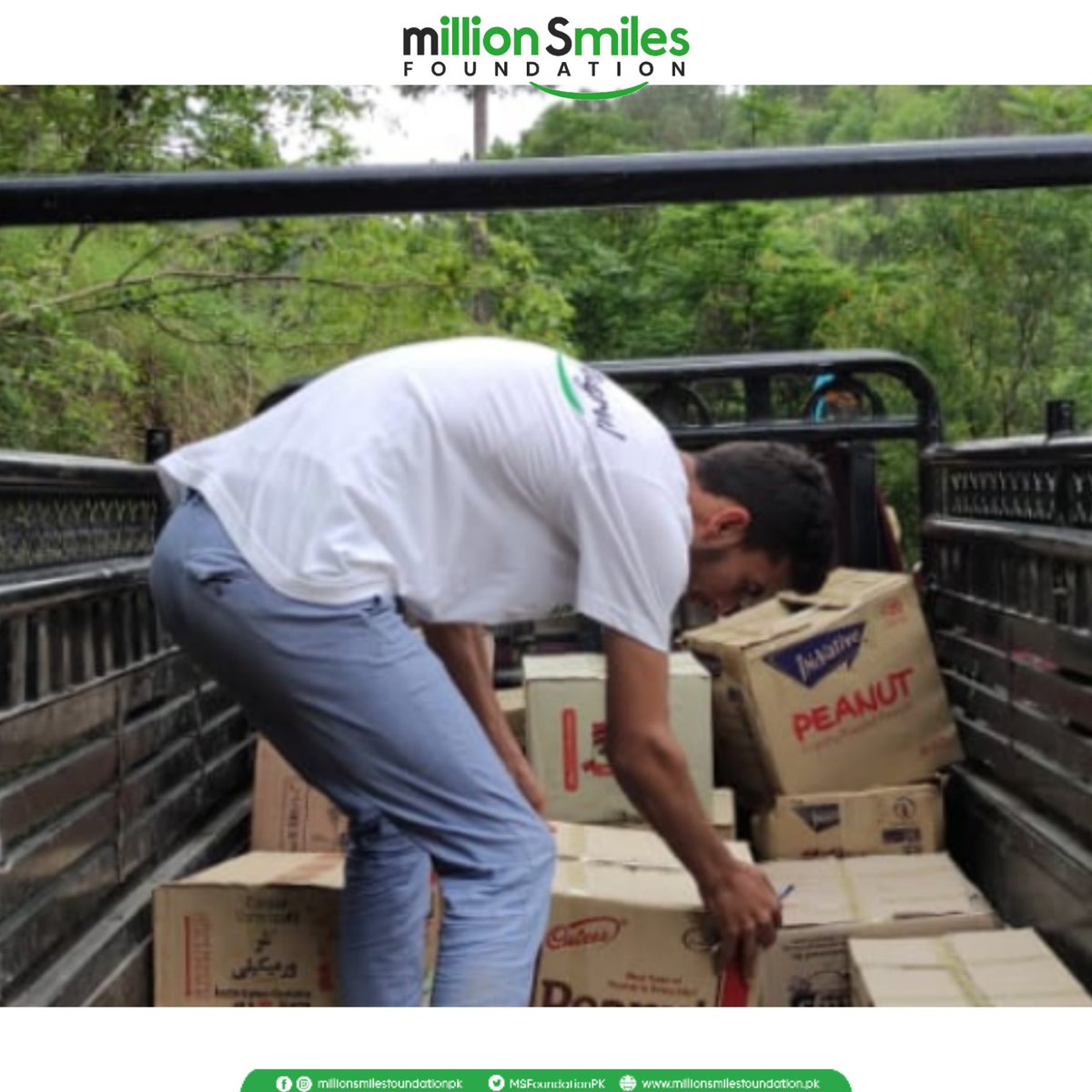 MSfoundationPK's tweet image. &quot;عیدی سب کے لیے&quot;

Our City Lead Muzaffarabad, Mr. Hammad Bashir arranged &quot;Eid Drive&quot; with team #Muzaffarabad on this special occasion of Eid al-Fitr to help our brothers and sisters in need. Team distributed 40 Eid bags among deserving families.

#EidDrive #SmilesForHumanity