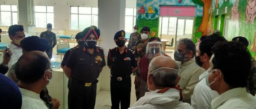 #IndiaFightsCOVID19

हौसला न छोड़, कर सामना जीत जायेंगे हम ।

As part of the continued fight against COVID -19, #IndianArmy #WesternCommand operationalised a 100 bedded #COVID hospital at Shri Atal Bihari Vajpayee Government Medical College #Faridabad.

#Unite2FightCorona