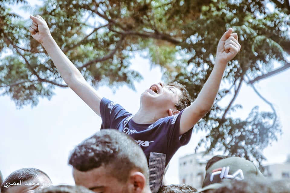 Mohammedlbaba2's tweet photo. No words can describe how savage the Israeli mentality is! 
No finger the world moves ,instead it remains silent.
This child lost his father along with his brother in an Israeli airstrikes.
Could you imagine how his life would be after he was left alone #Save_Sheikh_Jarrah https://t.co/LqIe8ctPy6