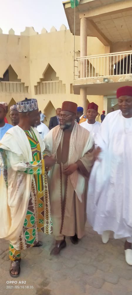 I was in Jalingo to attend the funeral prayer for Hajiya Aisha Jummai Alhassan who returned to her creator on Friday. I ask the Almighty Allah to forgive her shortcomings and grant her evaluating peace in jannah.