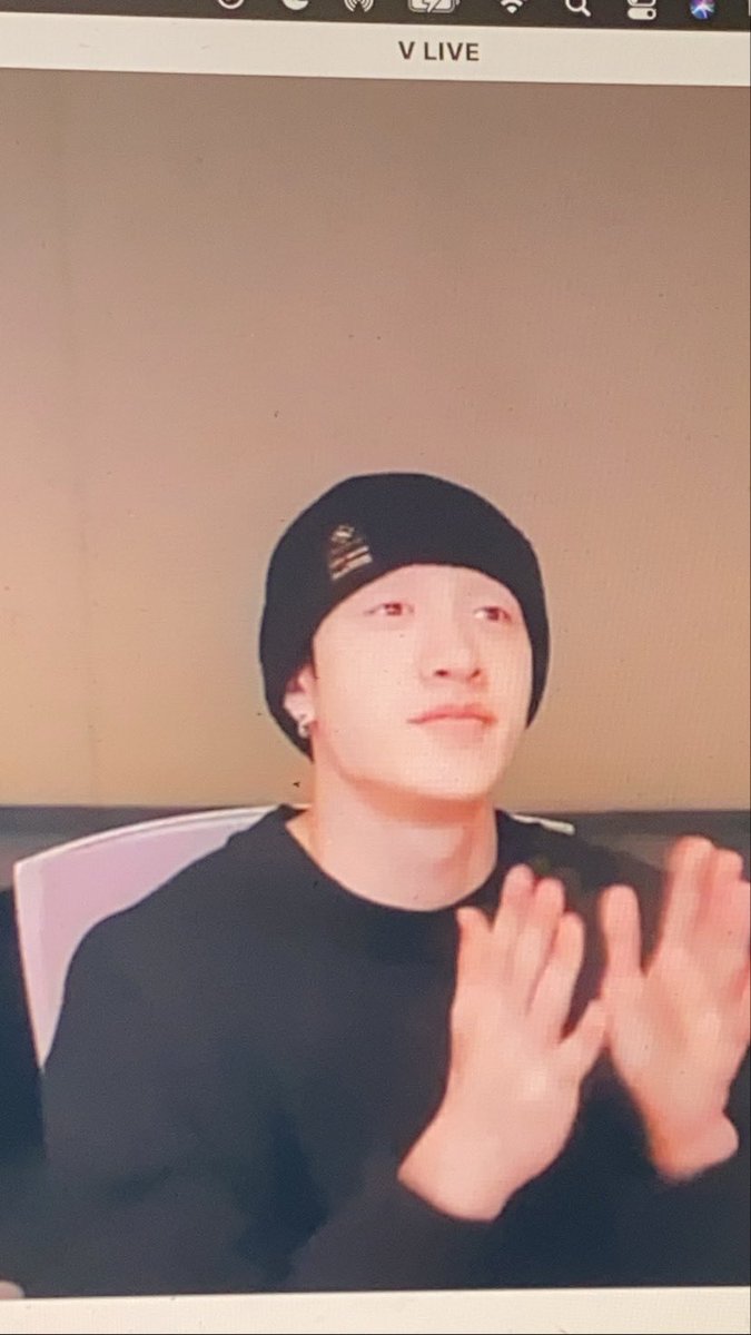 sallysedits_'s tweet photo. literally having a breakdown but watch chan’s live is literally...the way to relax, thank you https://t.co/NJGWSFEwda