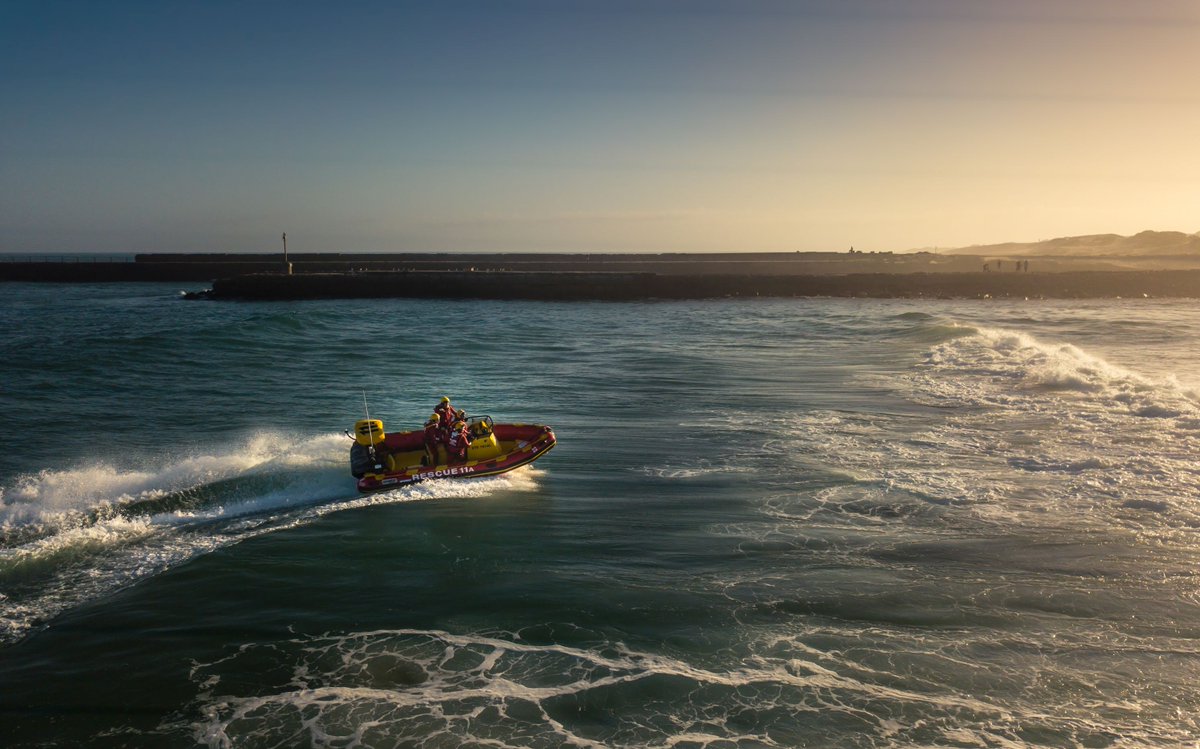 _ArriveAlive's tweet photo. Making waves - Trigger and the National Sea Rescue Institute Take to the Open Water  https://t.co/AnS5IyBhlU

#ArriveAlive #MakingWaves #TriggerApp #OpenWater @NSRI https://t.co/BM177bdvfx