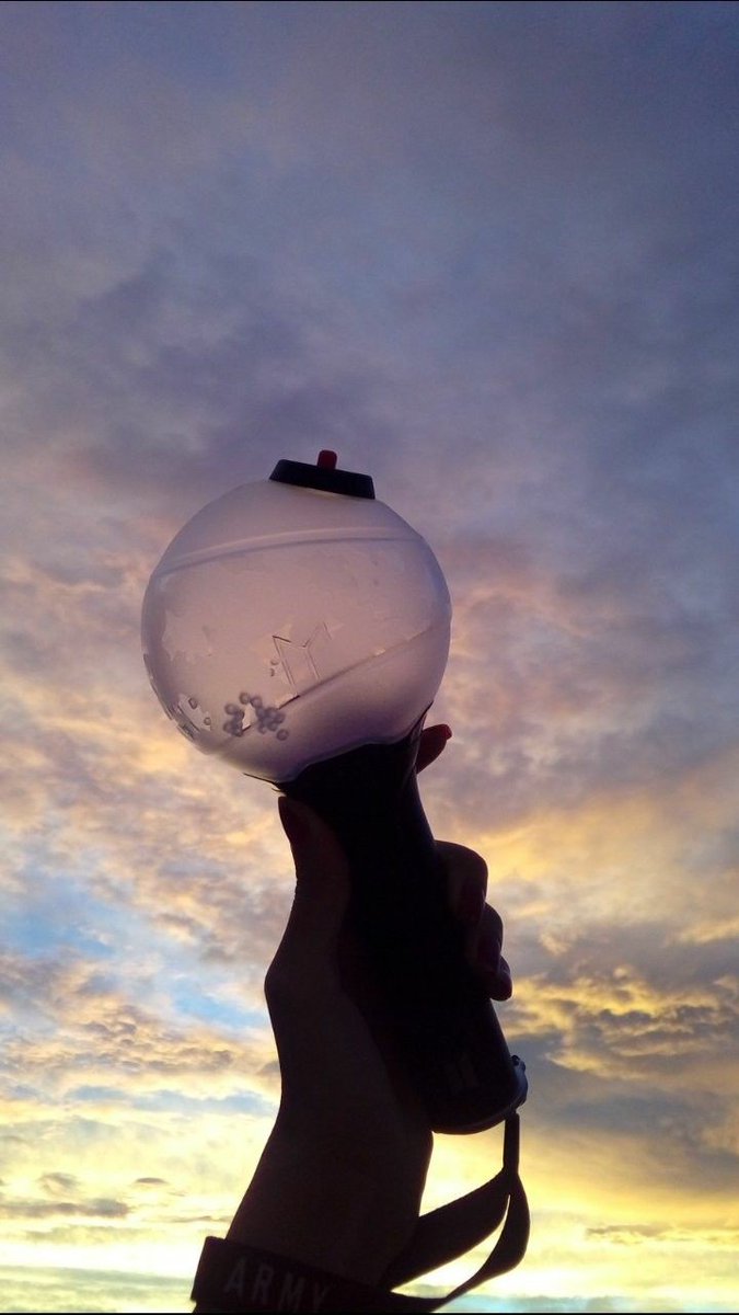 Princesaarmy8's tweet photo. @BBMAs @BTS_twt I vote for @BTS_twt for #BBMAsTopSocial  Army FOREVER https://t.co/30ST5rhN7N