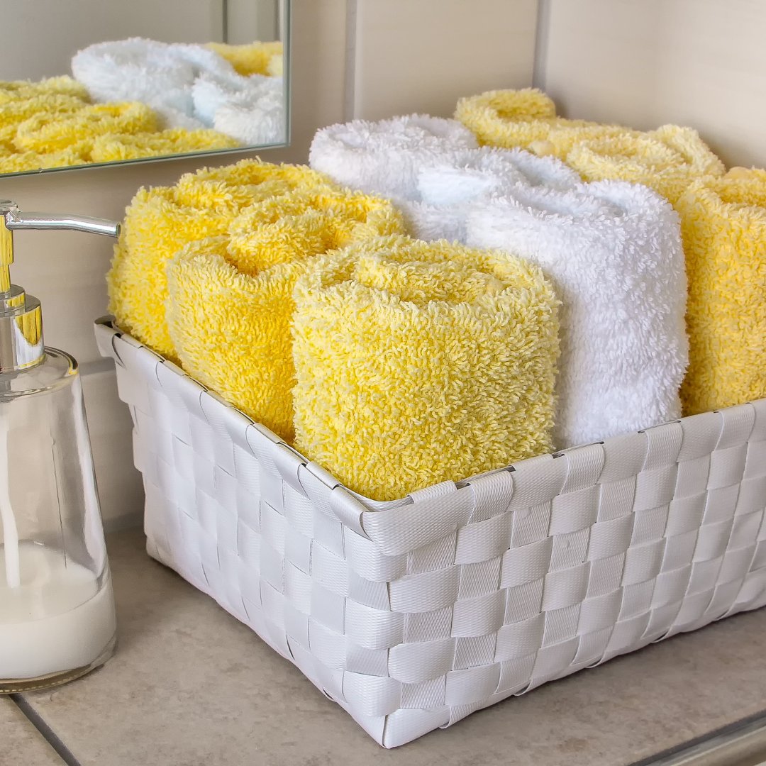 The fresh and fluffy towels are so close you can almost feel them... 😍