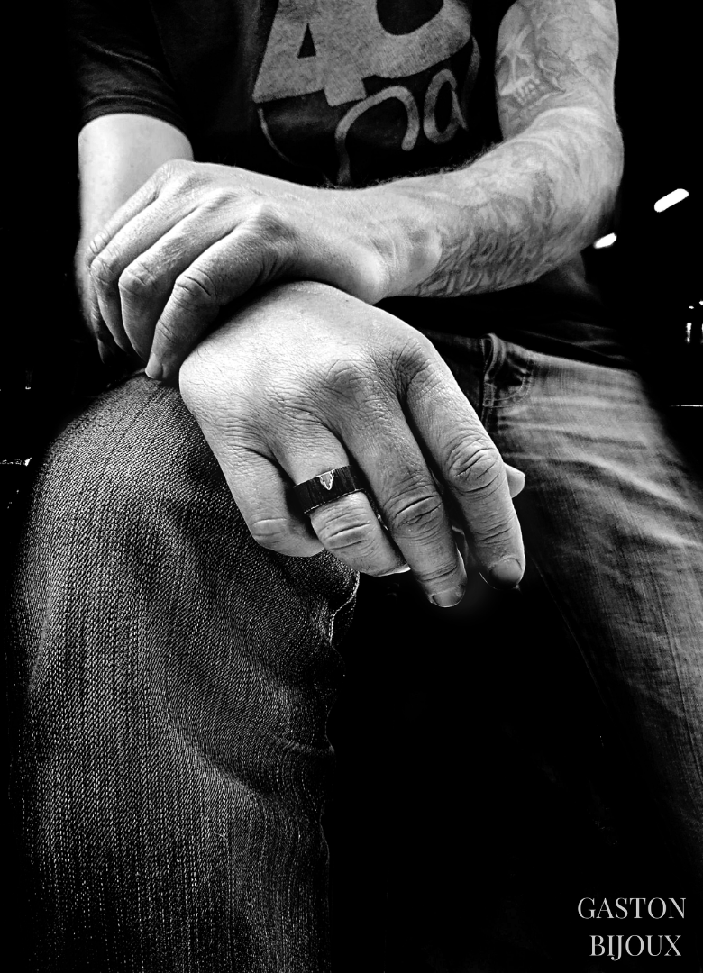 Gaston_Bijoux's tweet photo. @gaston_bijoux
collection @on_the_road_jewelry
Bague "Lac sur terre brulée"
Pour elle et lui
Argent massif
#rings #baguehomme #bijouhomme #mensring #mensjewelry #rawjewelry #baguefemme #baguecontemporaine #contemporaryring #jewelrymixed #rockkewelry #rawjewelry #silverjewelry https://t.co/Yi9fbRpnS8