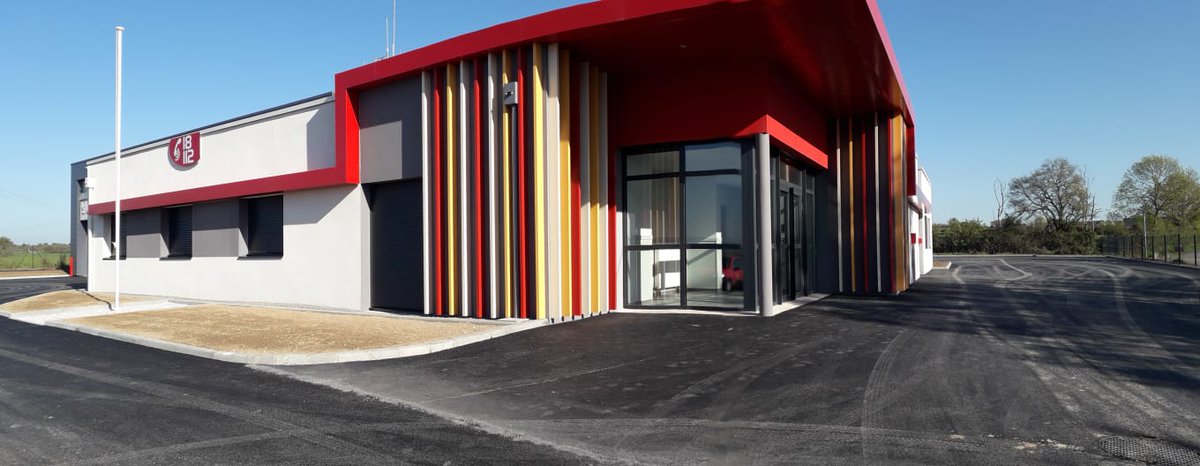 Le nouveau centre de #secours Loire et Auxence (fusion des centres de Champtocé-sur-Loire,Ingrandes-le-Fresne-sur-loire &amp; Saint Germain des Prés) accueille ses 49 sapeurs-#pompiers volontaires.
A sa tête le Capitaine L. Dilleu + 2 adjoints: lieutenants E. Godefroy &amp; S. Jeanneteau