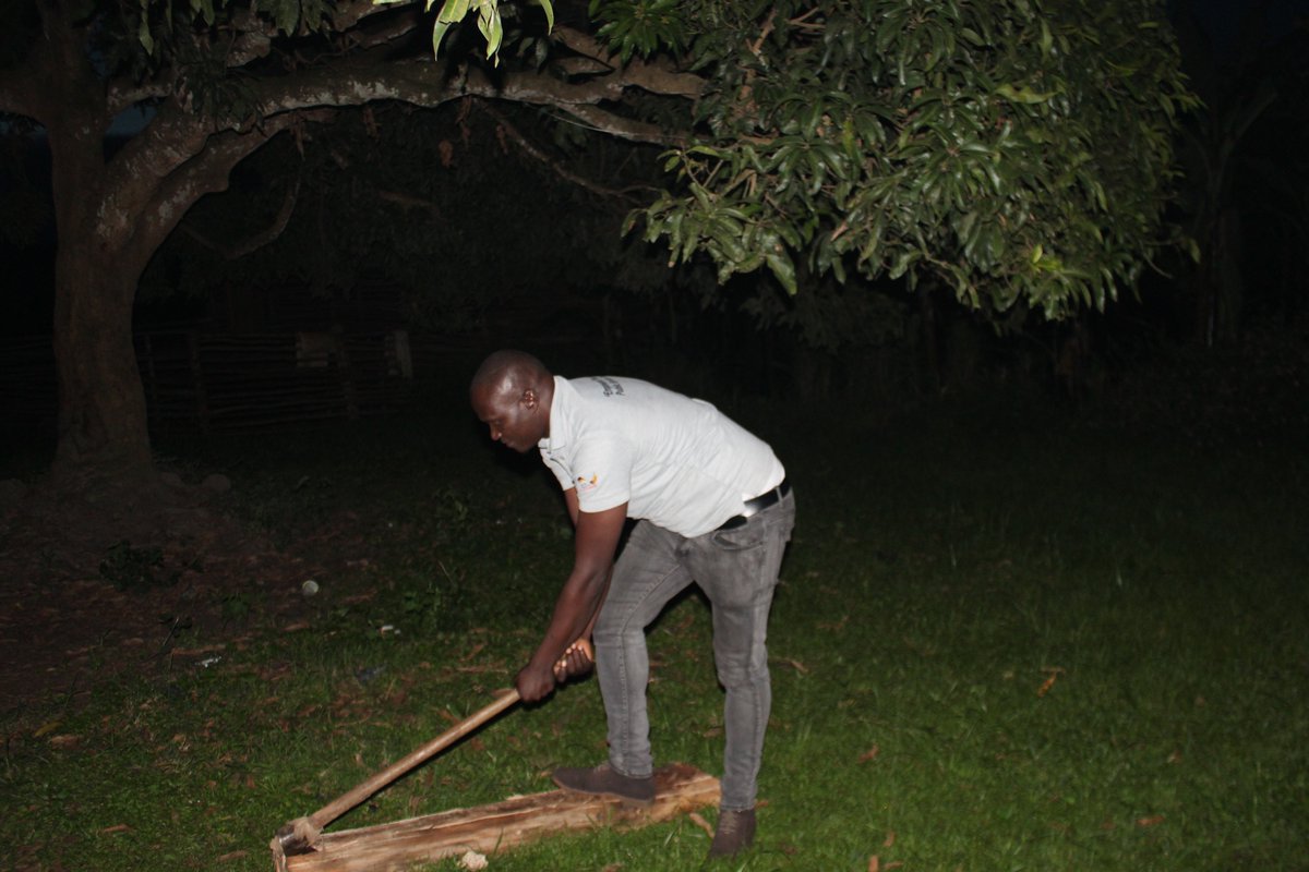 juliusesegu's tweet photo. Take sometime off the office hustle-split wood for setting up fire in your village!! https://t.co/lJ4Lx6AIB8