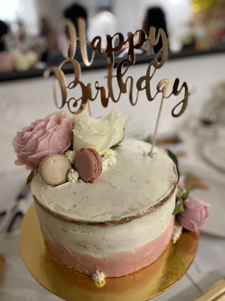 hasinaaakely's tweet photo. 25 bougies 🎂 https://t.co/fzeihu2hLj