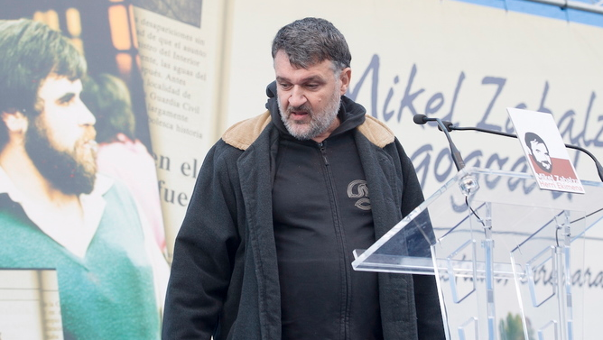 Ion Arretxek Mikel Zabalzarekin batera Intxaurrondon jasandakoa, azkenik euskaraz irakurgai naiz.eus/eu/info/notici…