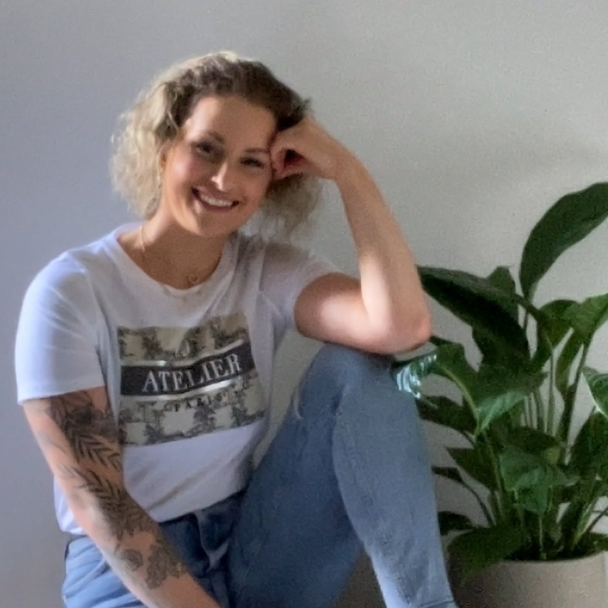 'Being diagnosed as a younger woman can be isolating, I remember feeling quite lost. I never thought I would get breast cancer at 25, and I didn’t know anyone even close to my age that was going through the same thing.' - Fran

#WearSomethingImportant