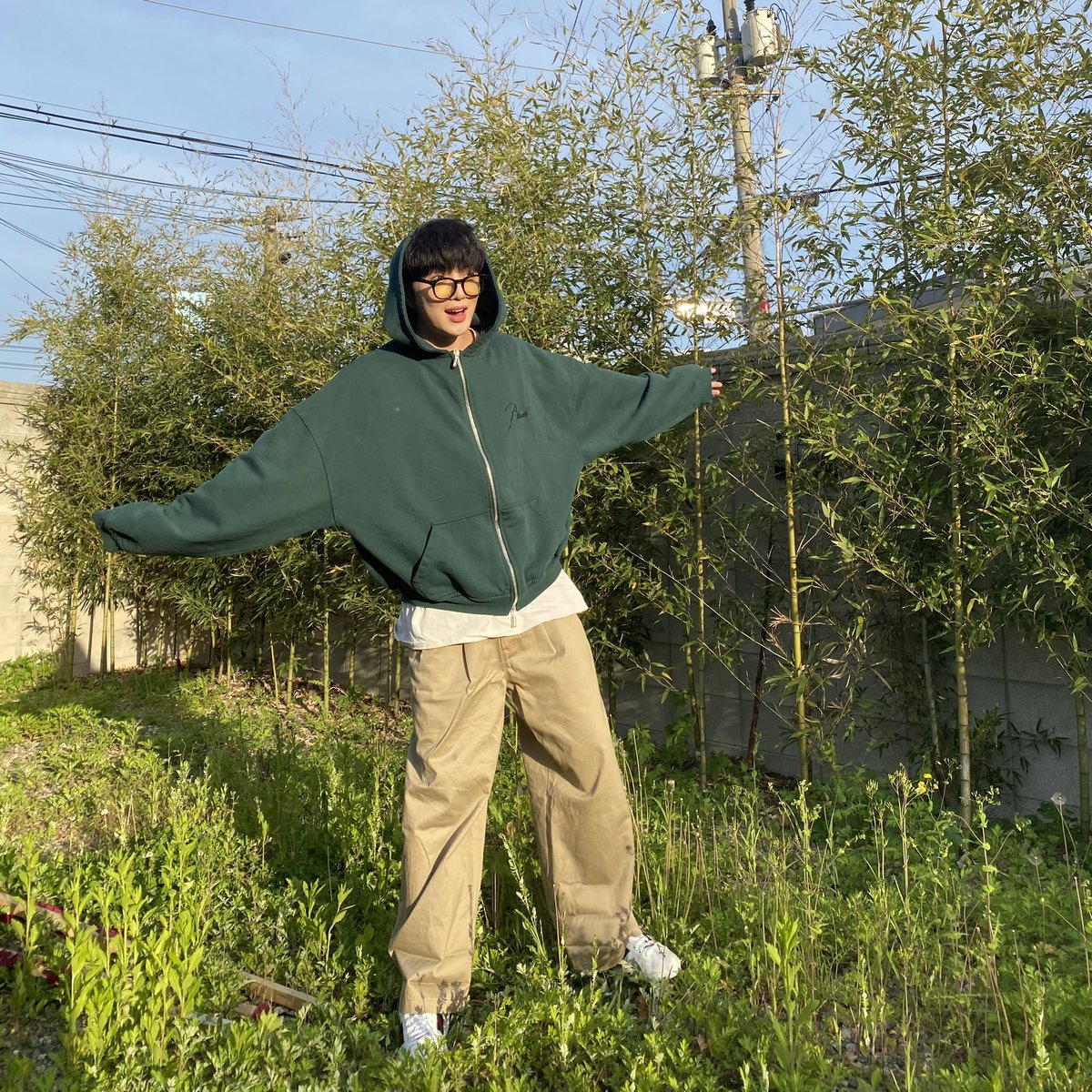 official_yoon_'s tweet photo. 햇살이 좋아 광합성 좀 했습니다☀️😉 https://t.co/xnsoN2Kiz6