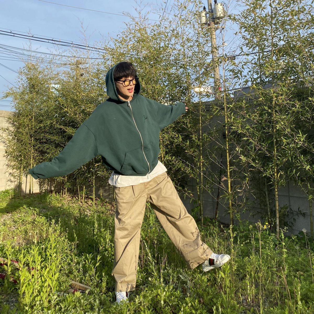 official_yoon_'s tweet photo. 햇살이 좋아 광합성 좀 했습니다☀️😉 https://t.co/xnsoN2Kiz6