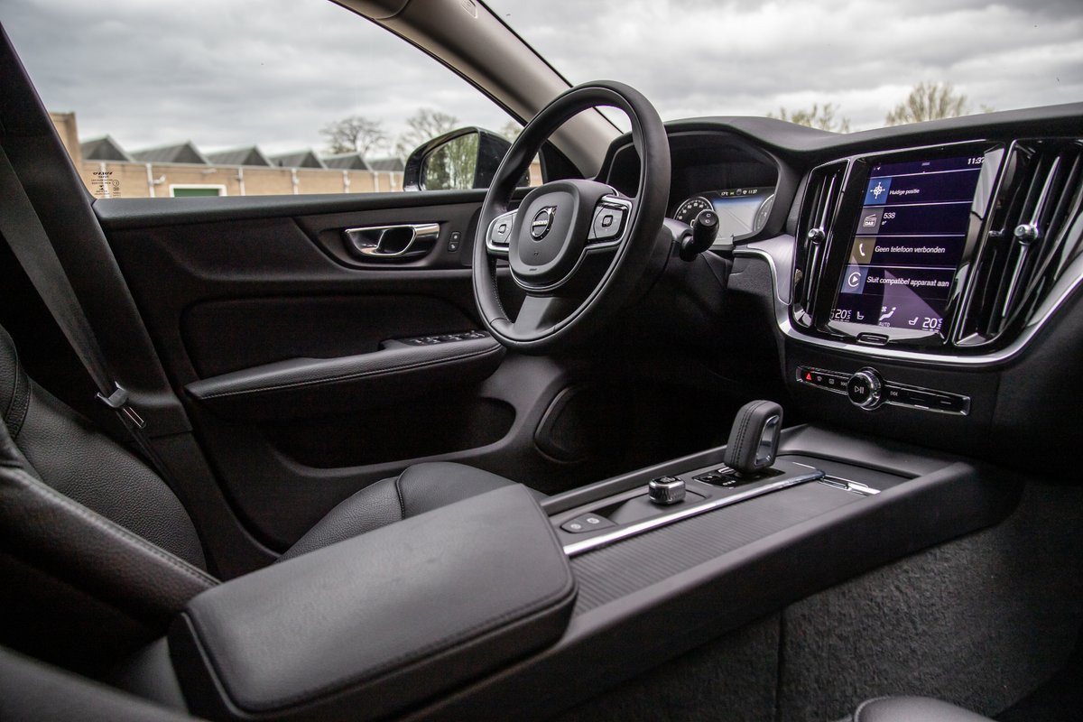 De Volvo V60 Momentum Advantage. Tijdelijk voor slechts € 549,- per maand met Volvo Private Lease. Lees meer via:  bit.ly/3vZsnSy

#volvo #volvov60 #volvocars #volvolease #privatelease #zakelijkleasen