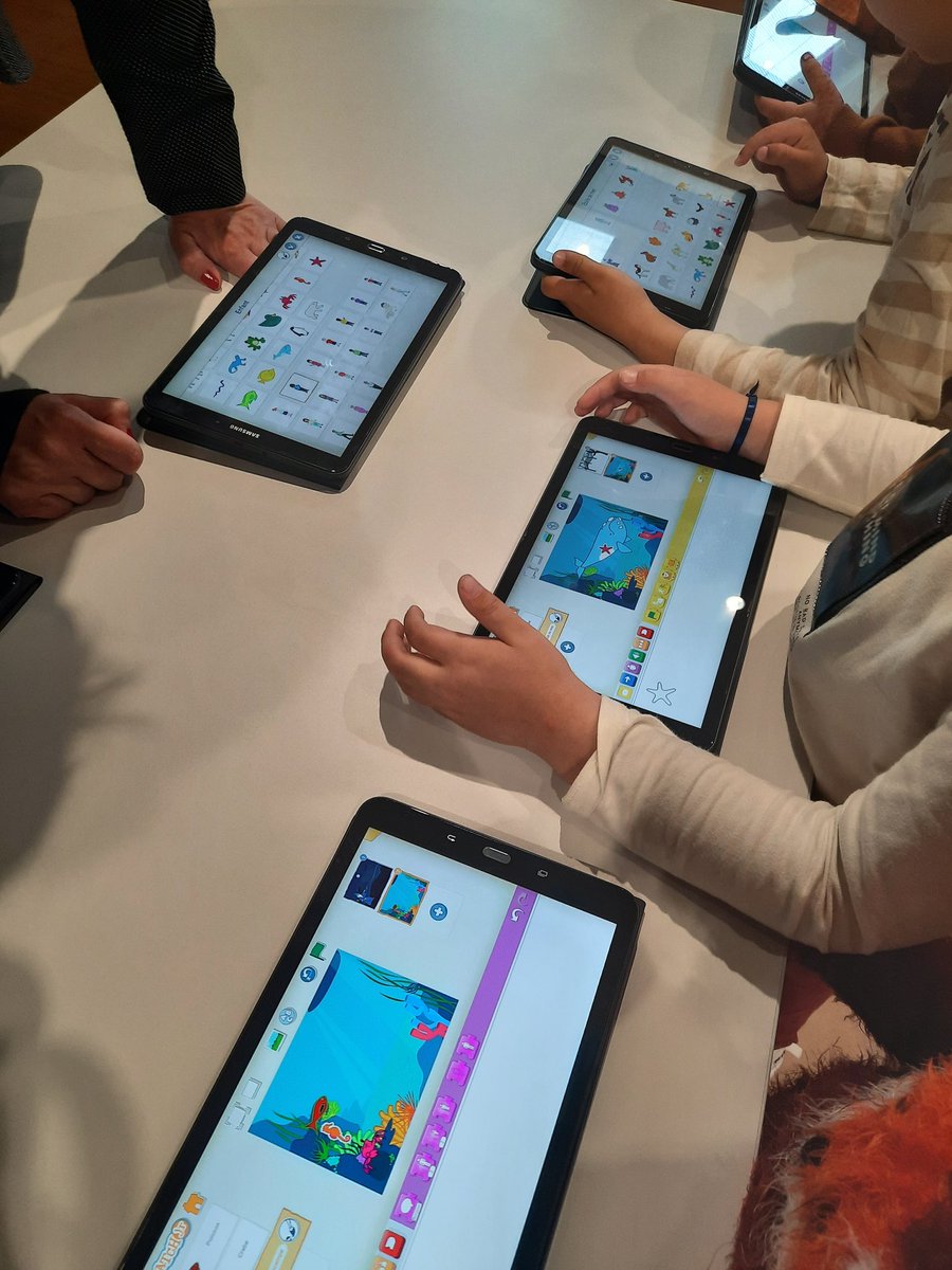 Dane_Corse's tweet photo. Découverte #robots #blueboot #ozobot #photon #scratchjunior https://t.co/JRTBKVk3nE