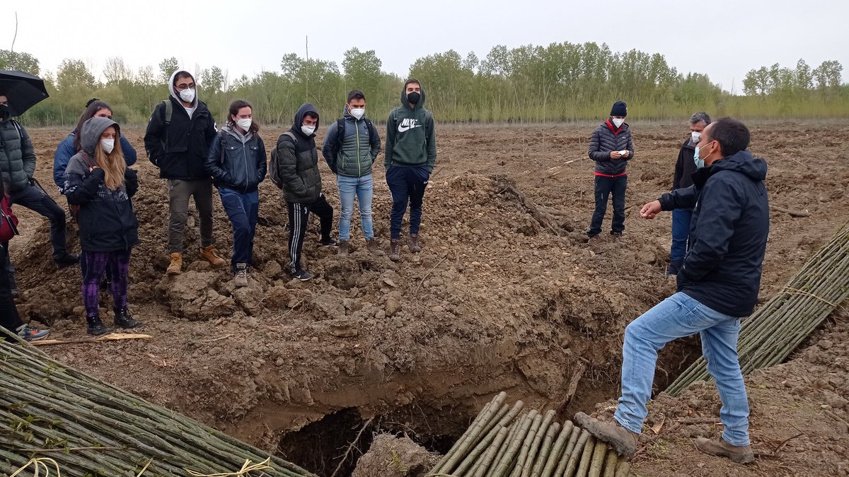 garnicaplywood's tweet photo. It was a pleasure for us to share an incredible 'field trip' with the 3rd year students of the School of Agricultural and Forestry Engineering of the Universidad de León (Spain) @EIAF_ULE. Thank you all for the opportunity! #training #Garnica #ForestryEngineering #University https://t.co/cVYIHZ7pIj