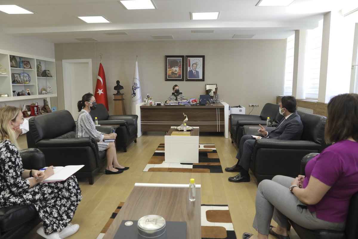 #universitemDEU Üst Yönetimi toplantısında, İzmir Valiliği işbirliğinde ihtiyaç sahibi İzmirliler için Tınaztepe Yerleşkesi'nde hazırlanacak iftar menüsünü gözden geçirildi; üniversite olarak planlanan sosyal sorumluluk projeleri değerlendirildi.
