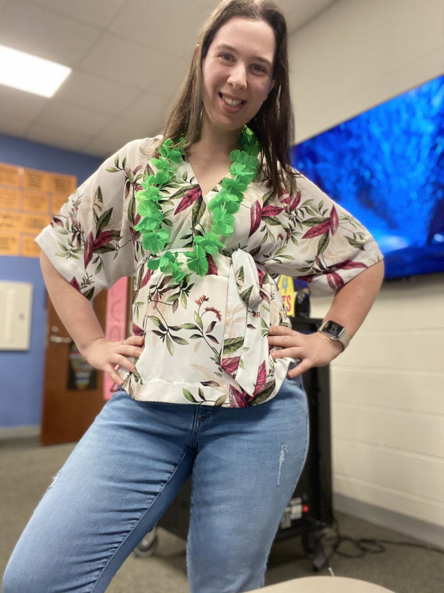 BATchelorTeach's tweet photo. Beach day! #KHSSummerSpirit https://t.co/Ss3ACgEguD