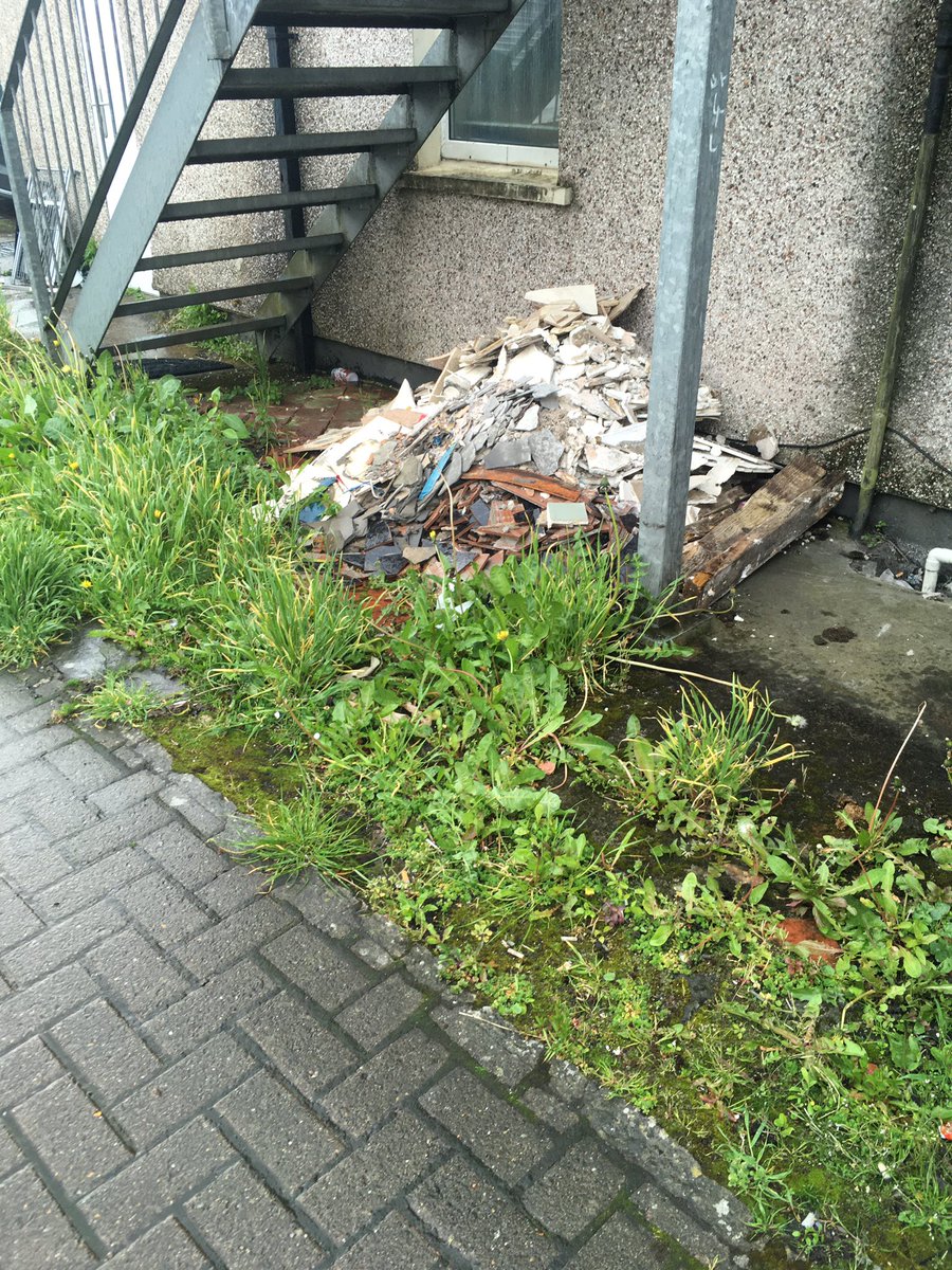 helenba81111247's tweet photo. @cardiffcouncil #quickquery can you investigate why this has been dumped in Laytonia Avenue ? https://t.co/1Yee4Z2MBB