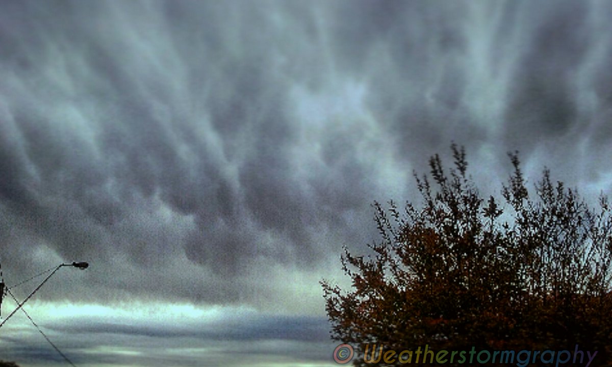 Mammatus clouds from yesterday! ☁
.
<a href="/BOM_Vic/">Bureau of Meteorology, Victoria</a> <a href="/VicStormChasers/">Victorian Storm Chasers</a> <a href="/NoonanJustin/">Justin Noonan</a> <a href="/JaneBunn/">Jane Bunn</a> <a href="/OreboundImages/">Jason H (AU) 🇦🇺</a> <a href="/markagray1/">Mark Gray</a> <a href="/fluidprojectth1/">Frosto</a> #Mammatus #MotherNature #Clouds #sky #Melbournesky #melbourneweather #melbweather #Melbourne