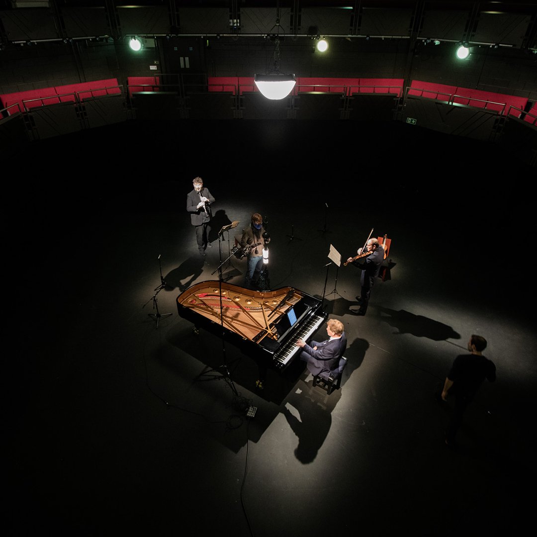 Relative_Motion's tweet image. We loved working with the musicians of 
@ensemble_360 on three VR experiences with #spatialaudio for @MusicintheRound&apos;s May Festival. Bartok&apos;s Contrasts has just been released so check it out (wearing headphones)! Works by Beethoven and Britten to come... youtu.be/2gbf2wOpNsI