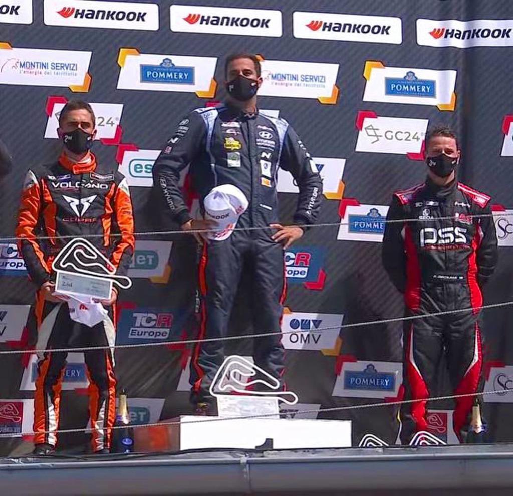 Arryadia TV (@arryadiatv) on Twitter photo #Automobile Grand exploit du pilote marocain <a href="/MBennaniRacing/">Mehdi Bennani</a> qui a remporté sa première victoire en #TCREurope à #Slovakia. Mehdi au volant de #HyandaiElantra démarre la nouvelle saison sur les chapeaux de roues. Bravo Mehdi 👍🇲🇦👋
#Maroc #MehdiBennani #Automobile Grand exploit du pilote marocain <a href="/MBennaniRacing/">Mehdi Bennani</a> qui a remporté sa première victoire en #TCREurope à #Slovakia. Mehdi au volant de #HyandaiElantra démarre la nouvelle saison sur les chapeaux de roues. Bravo Mehdi 👍🇲🇦👋
#Maroc #MehdiBennani