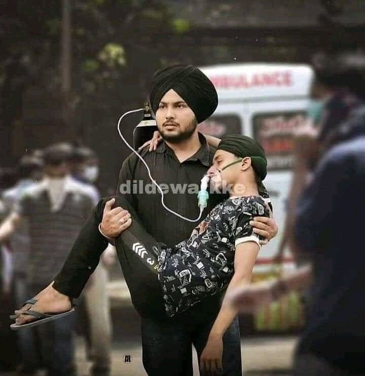 jasmanspeaks's tweet photo. In the time of acute crisis, some are not giving up their chances for a photo-op. Giving oxygen directly from the cylinder with no regulator, no pressure gauge, no humidifying bottle @JPNadda @saudansinghbjp @Tejasvi_Surya @arunsoodbjp @vijayranabjp https://t.co/IFxdBrZzbg