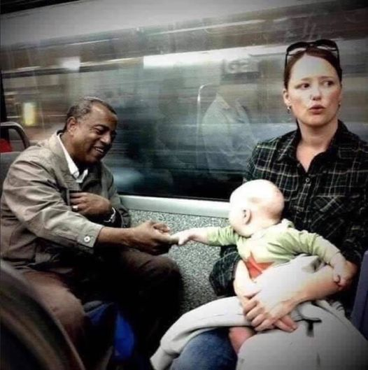 Viaggiate
che sennò poi
diventate razzisti
e finite per credere
che la vostra pelle è l'unica 
ad avere ragione.