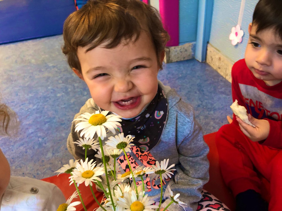 SPAHAURE's tweet photo. Pita, pita, margarita; zuria eta POLITA!!!! 🌼 #urte1 #margarita #zuria @sanpedrobilbao @haurreskolaSPA https://t.co/yT2maSg7m3