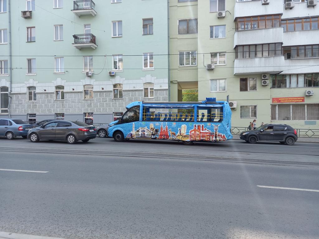 На улицах города замечен странный автобус