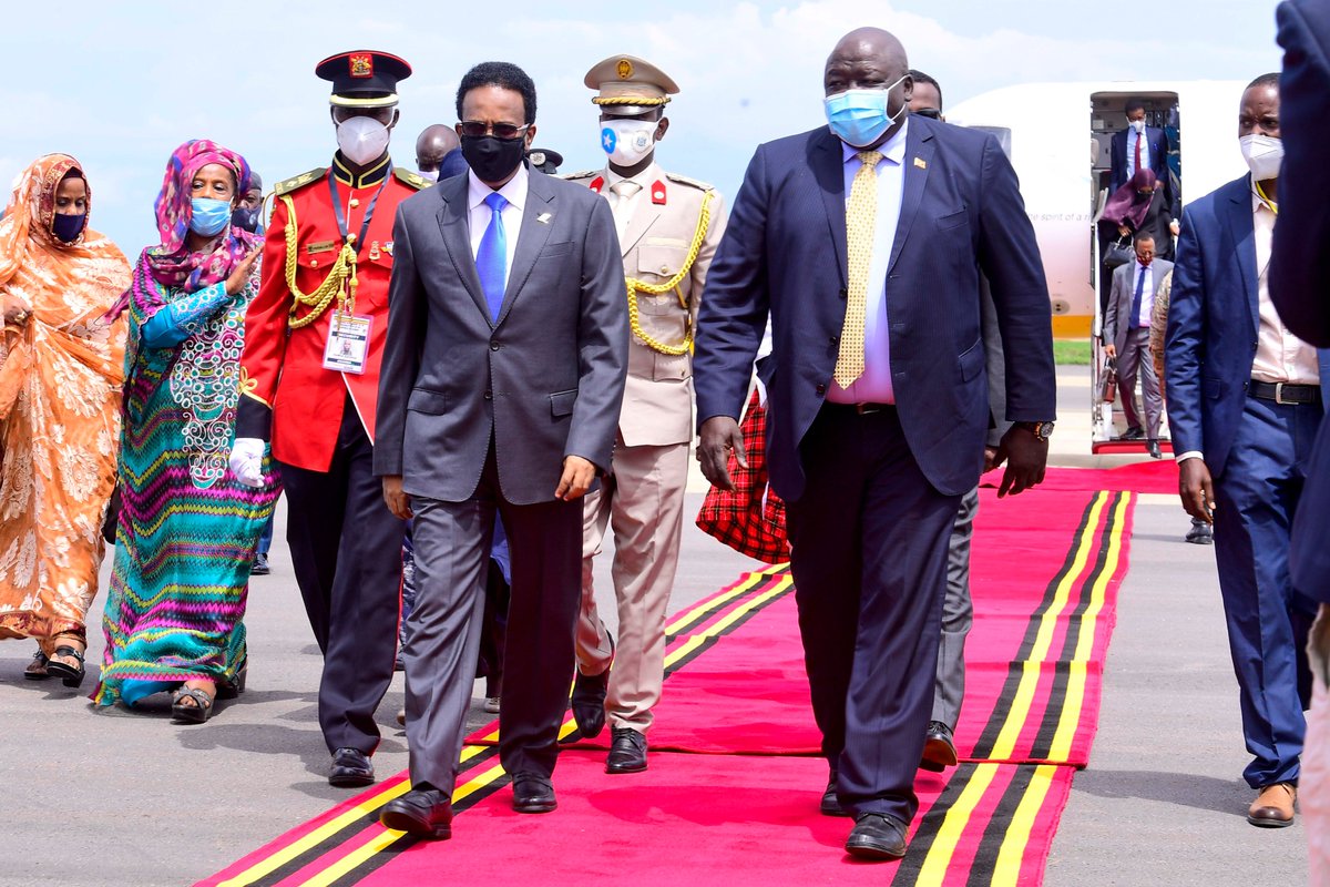 KagutaMuseveni's tweet photo. I welcome H.E Mohamed Abdullahi Farmaajo, the President of the Republic of Somalia to Uganda ahead of the inauguration ceremony tomorrow. https://t.co/qB3P528gSb