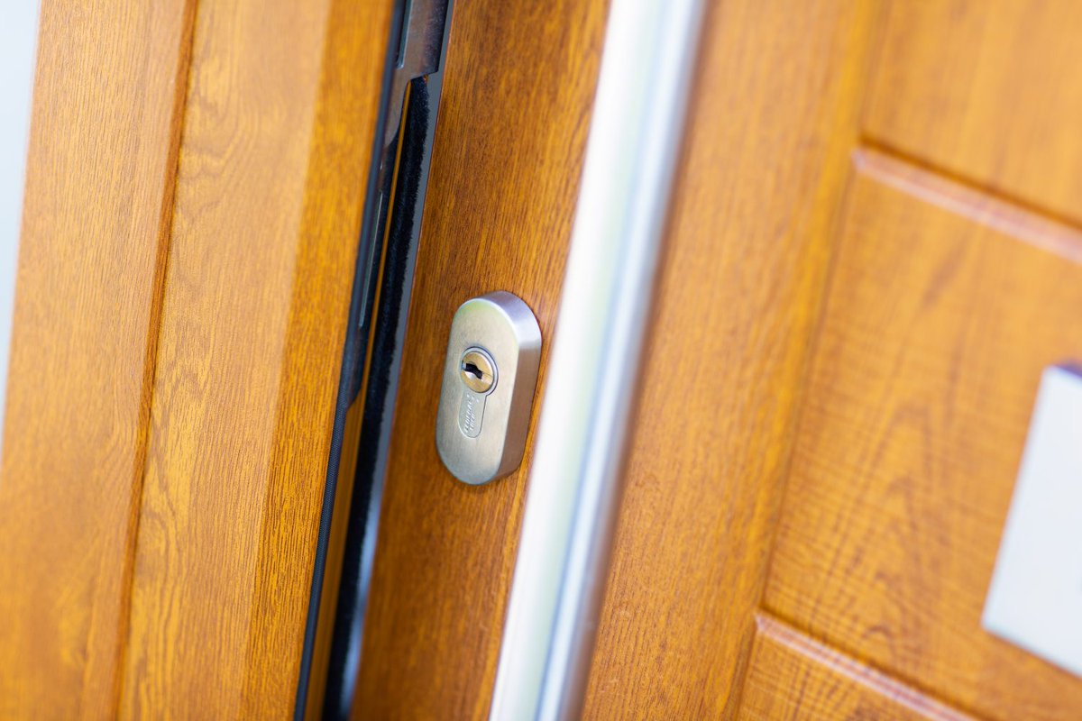 We install Endurance composite doors that are brilliant when it comes to security, energy efficiency and most importantly style.

Give Ben or Jules a shout on 0161 3121078 if you’d like to learn more or would like to book a survey.

@EnduranceDoors #homeimprovement #altrincham