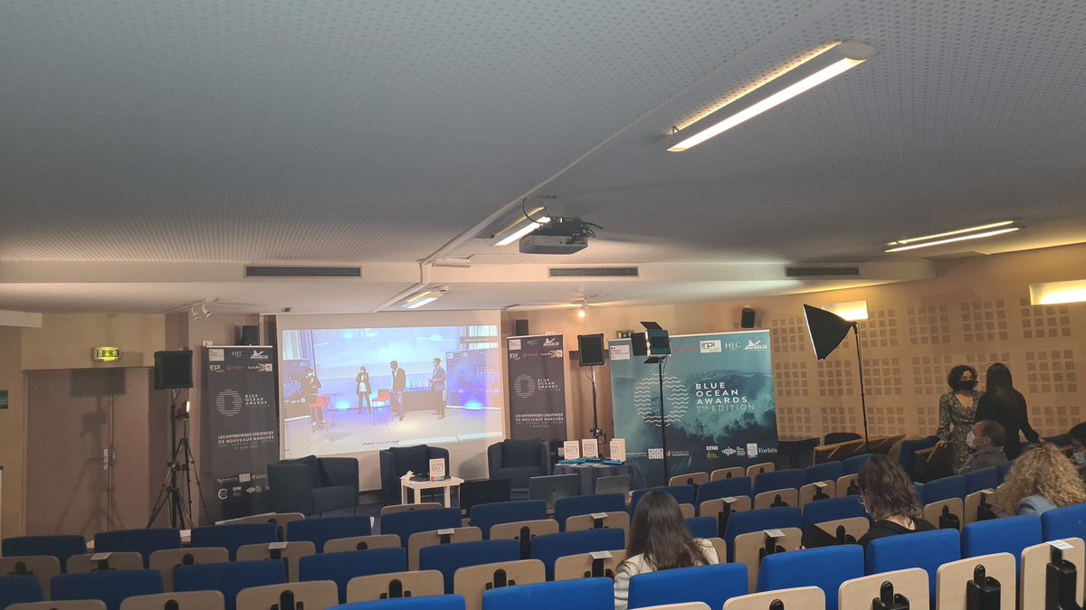 GaelGenety's tweet photo. Présent à la cérémonie des #BOA7 finaliste avec la solution https://t.co/PSOVA0B5Wj le click and Collect des etudes techniques! https://t.co/ap3w8eKfCO